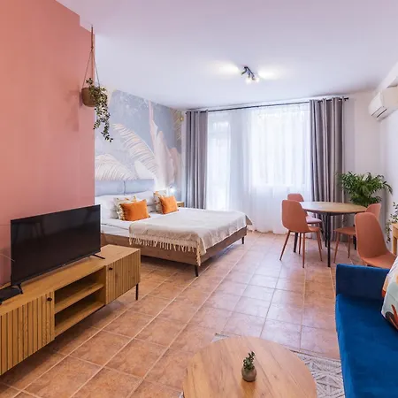 The Cozy Hub, Варна